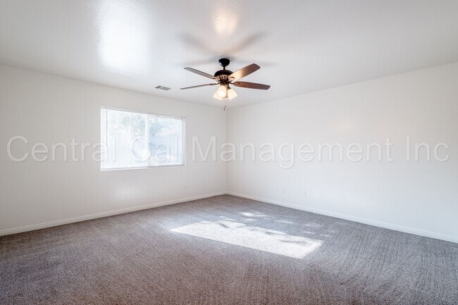 Building Photo - 3 Bedroom/2 Bath Home with an office in th...