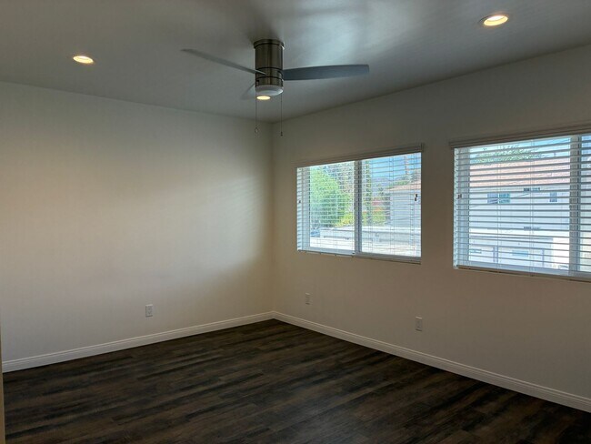 Building Photo - 3353 Rexford St