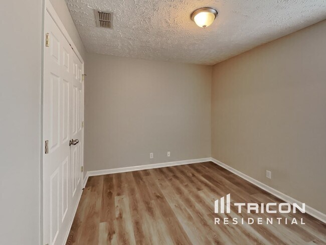 Building Photo - 2819 Elijah Dr