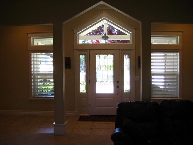 Building Photo - 2500 Sq Ft in Great Neighborhood Near Schools and Bidwell Park!