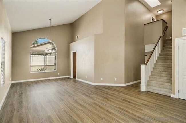 Building Photo - Beautifully Remodeled Home with outdoor Kitchen and Spa!