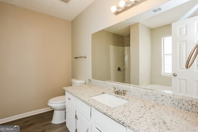 Building Photo - 661 Woodcrest Manor Dr