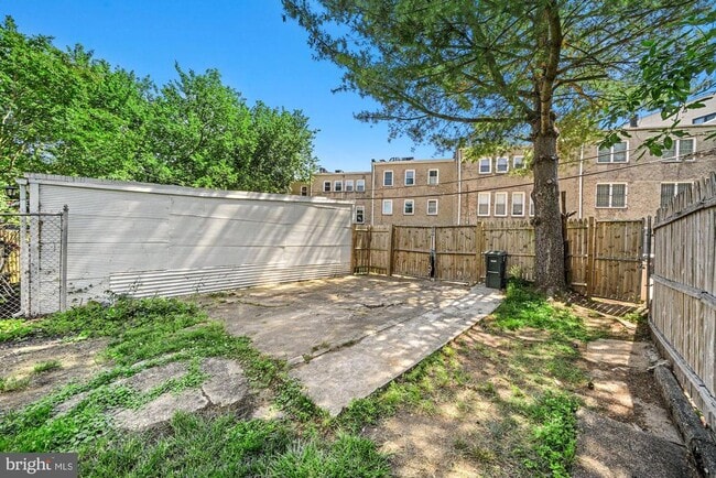 Building Photo - 747 Kentucky Ave SE