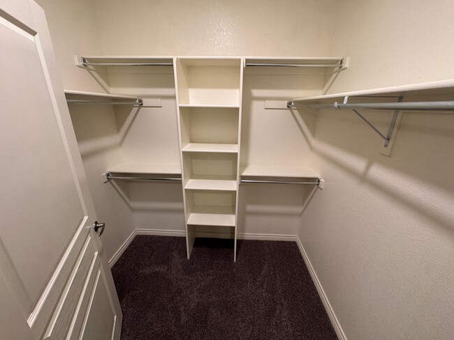 Building Photo - Lovely Townhome in Dancing Willows
