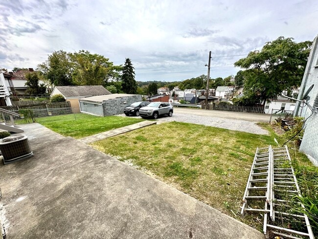 Building Photo - 933 - 320/322 Boggs Avenue