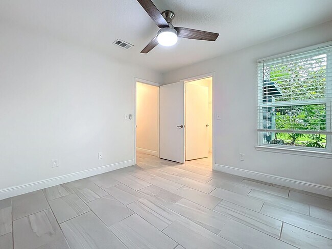 Building Photo - 2580 Grassy Point Dr