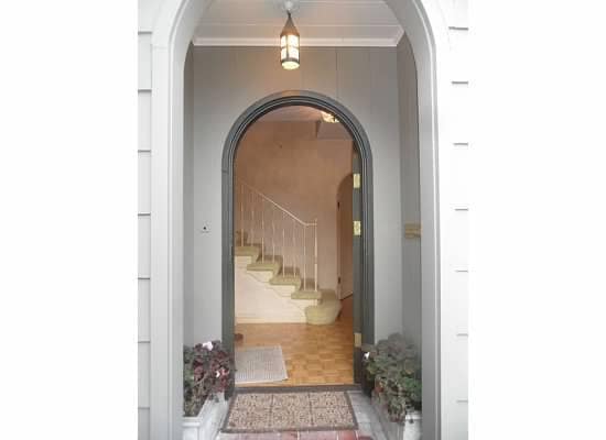 Building Photo - Broadway Hill home