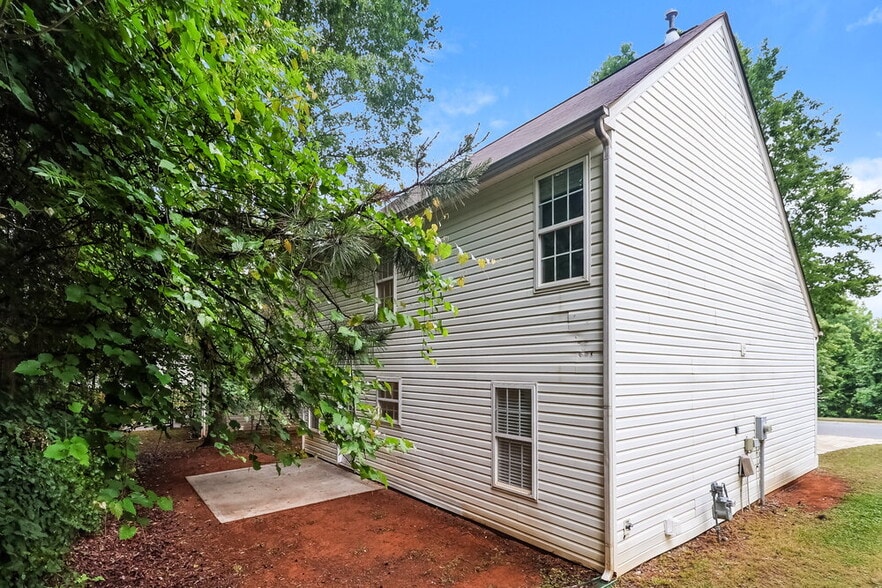 Building Photo - 905 Grassy Patch Ln