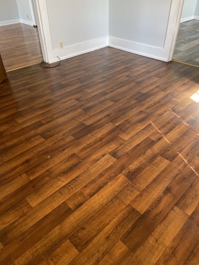 Building Photo - 2 Bedroom 1 Bathroom