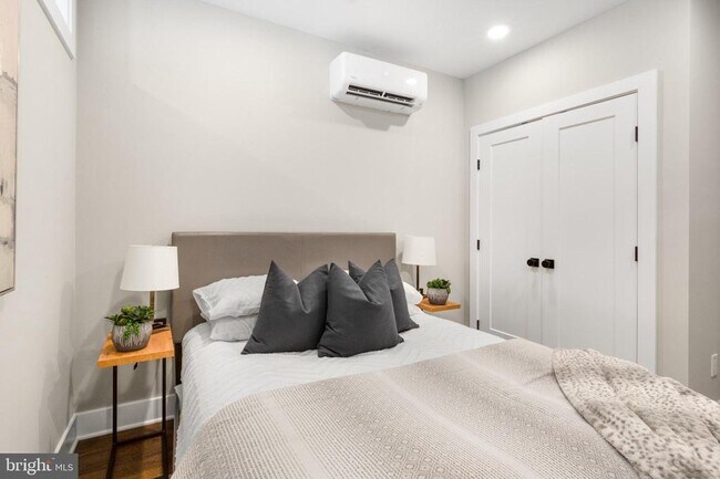 Building Photo - 1924 N Front St