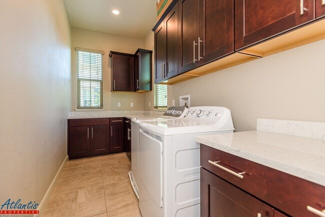 Building Photo - Gorgeous Home | Designer Materials | Desirable Location