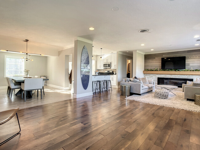 Building Photo - 762 S Beach St