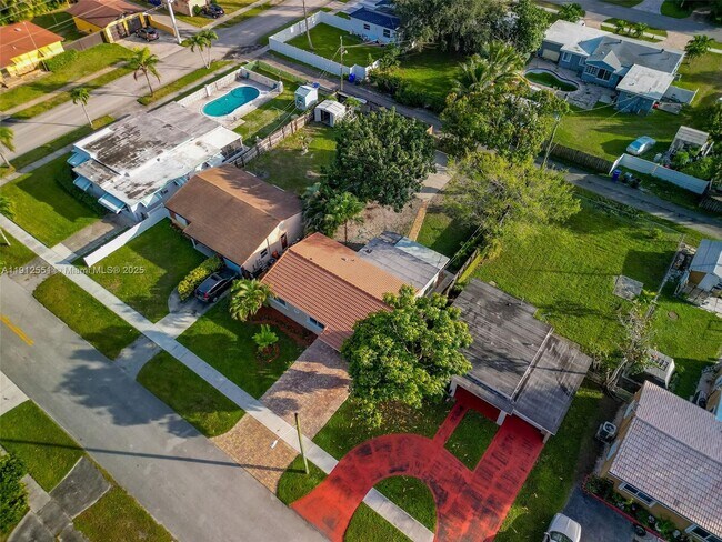 Building Photo - 2410 Coolidge St