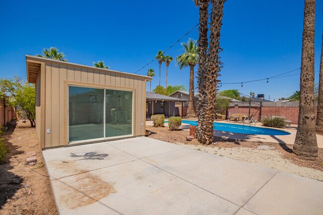 Building Photo - 7813 E Cypress St