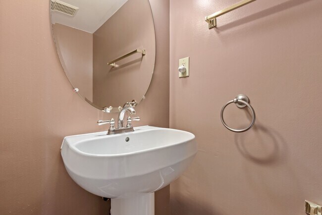 Building Photo - 8015 Merry Oaks Ln