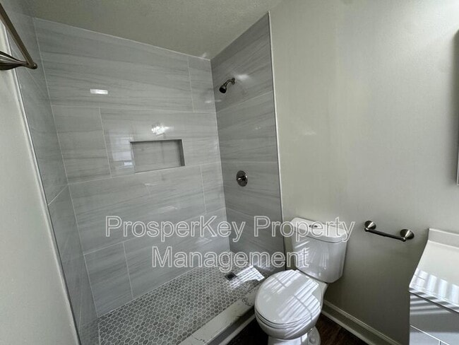 Building Photo - 6428 Luna Dr