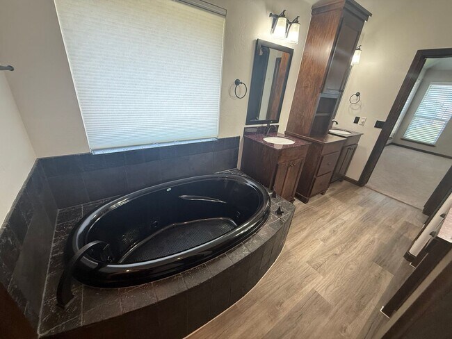 Building Photo - 3 bed plus office, Neighborhood amenities include a neighborhood pond, Pool and playground!