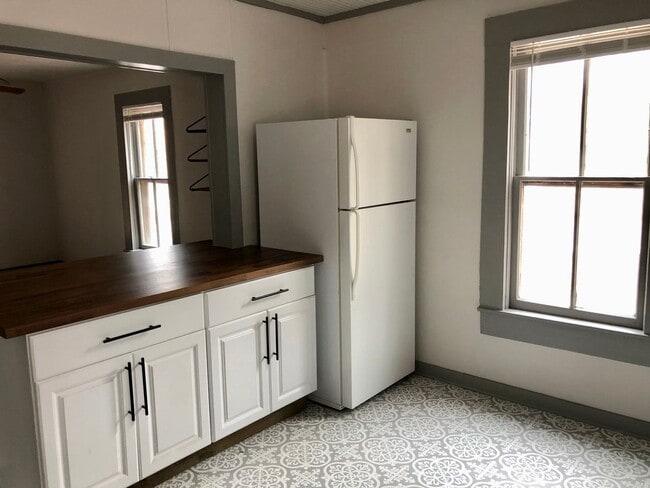 Building Photo - 953 Osage Ave