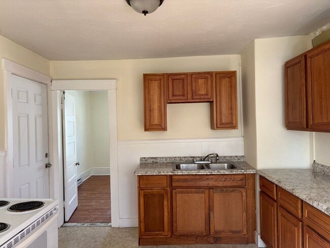 Building Photo - 68-72 Laurel St.