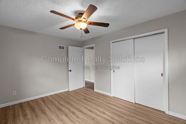 Building Photo - 201 Sadonia Ave