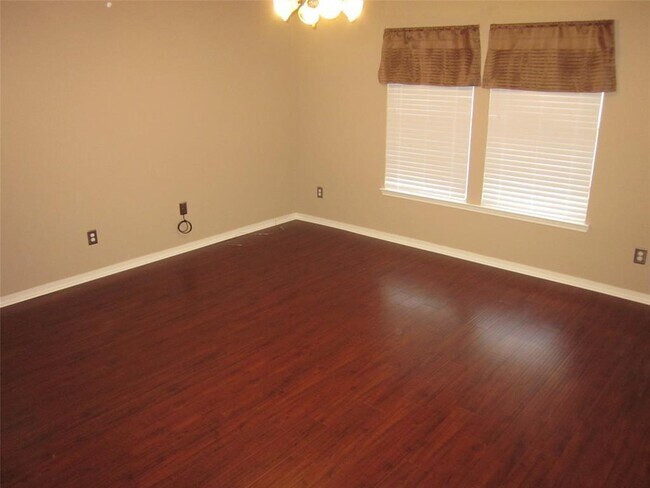 Building Photo - 8406 Oak Villa Ct