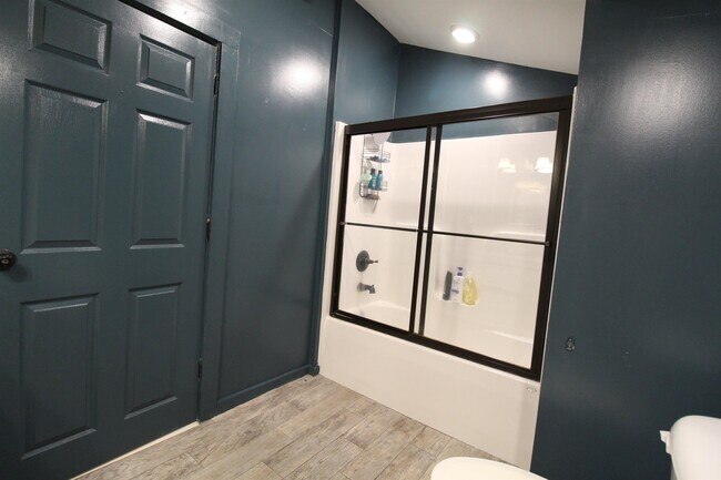 Building Photo - 6171 Collins St NE