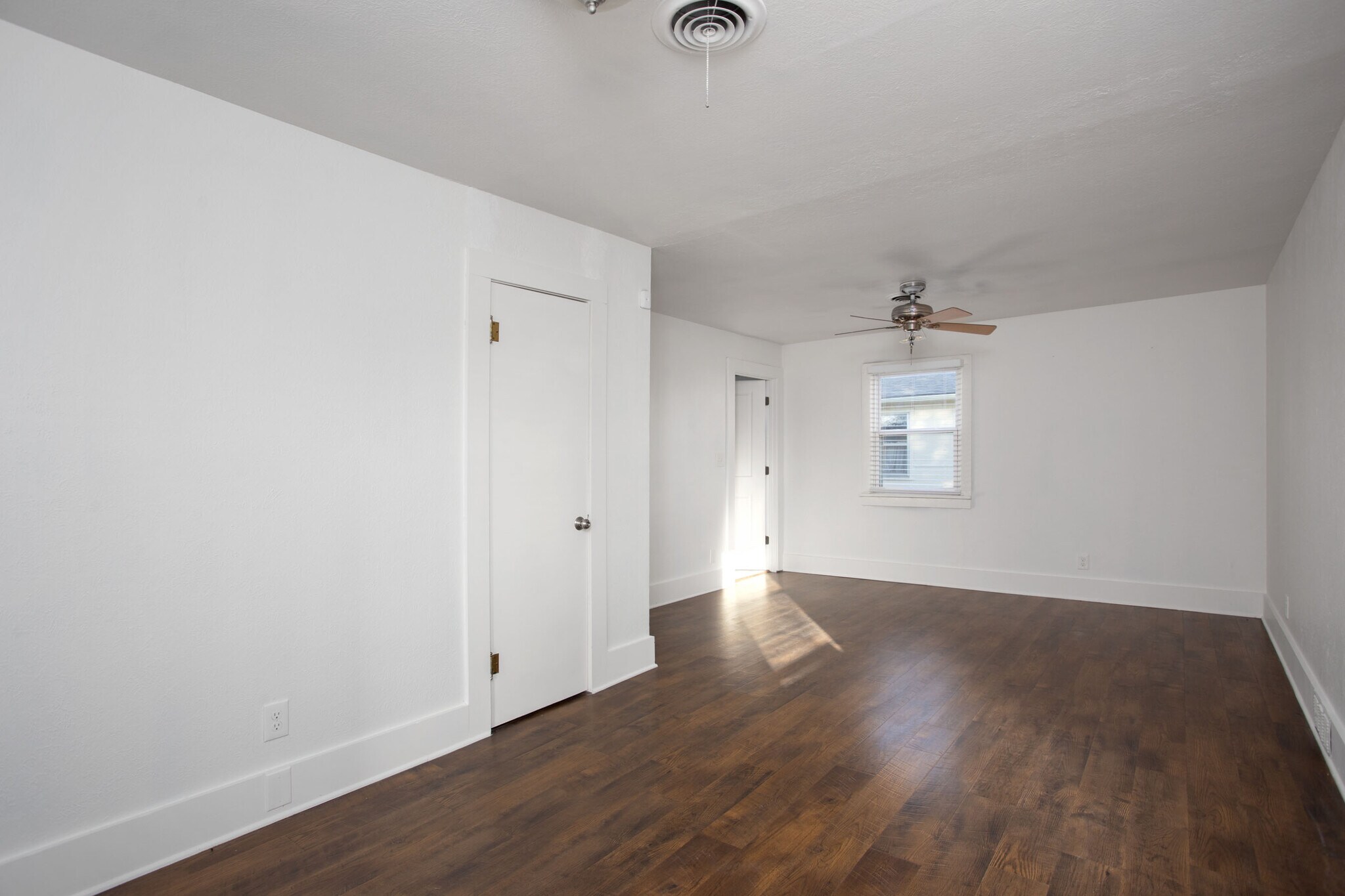 Primary bedroom - 1105 Main St