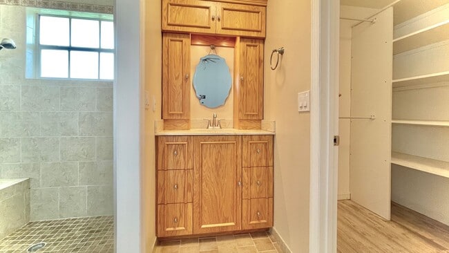 Building Photo - 3 BR , 2 Bath Annual Screened Pool Home Available