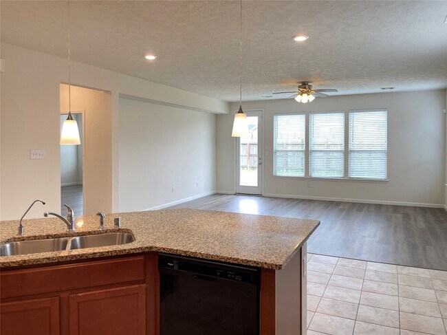 Building Photo - 28519 Willow Orchard Ln