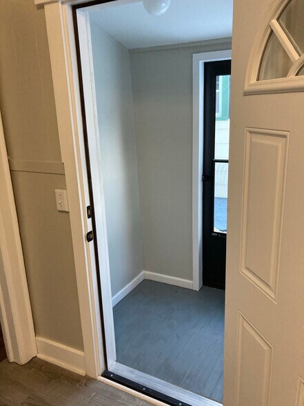 Building Photo - 19 Sheffield Ave