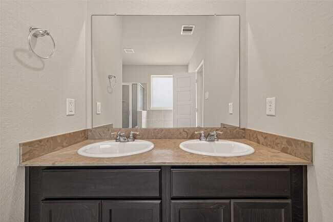 Building Photo - 16226 Westley Ridge Dr