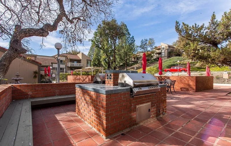 Building Photo - 801 Pinetree Cir