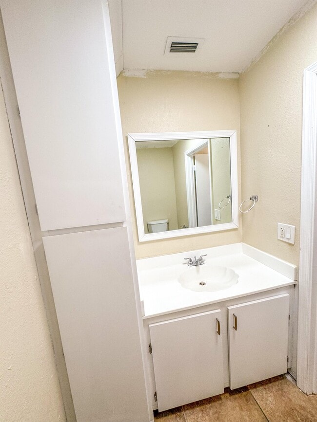 Building Photo - 1827 N Congress Ave