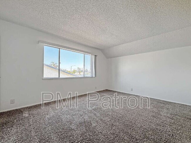 Building Photo - 8941 Mint Ave