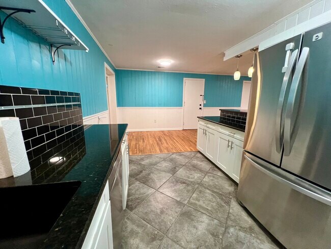 Building Photo - 2110 Croydon Dr