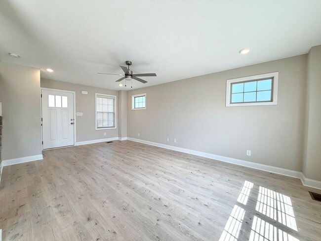 Building Photo - 2662 Scott Dr