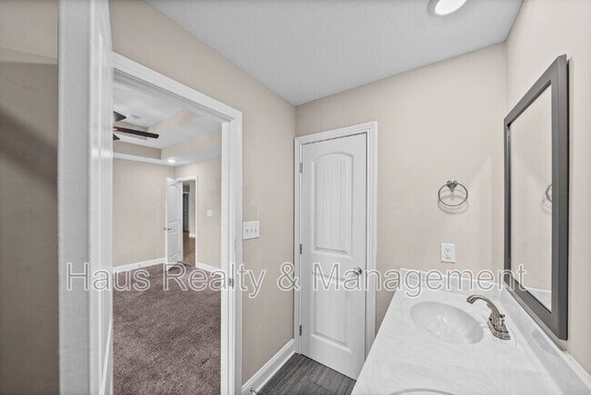 Building Photo - 314 Lugano Ln