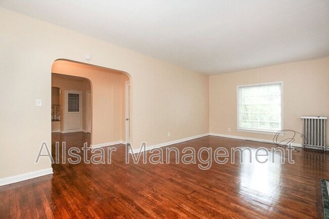 Building Photo - 2100 Cottage Grove Ave
