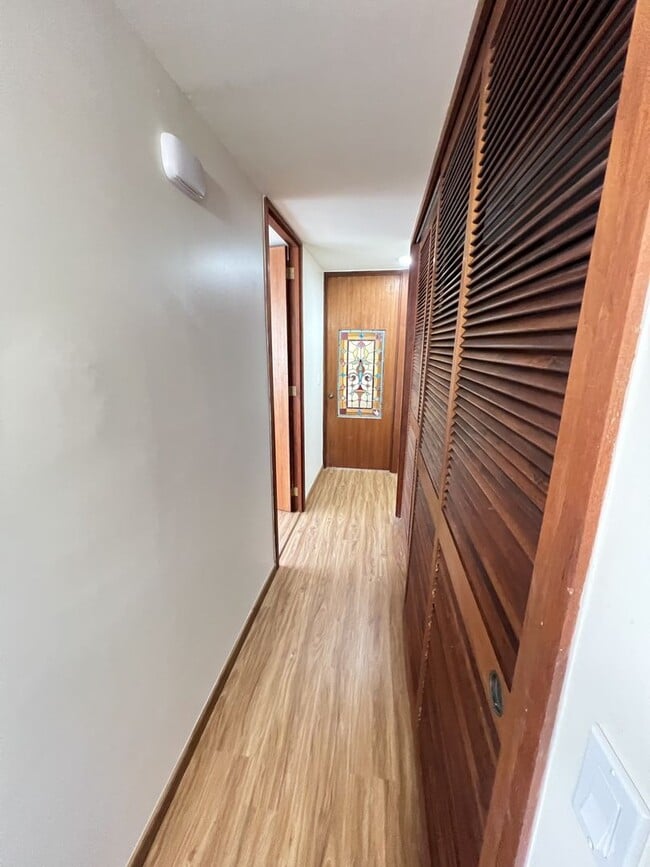 Building Photo - 1521 Punahou St