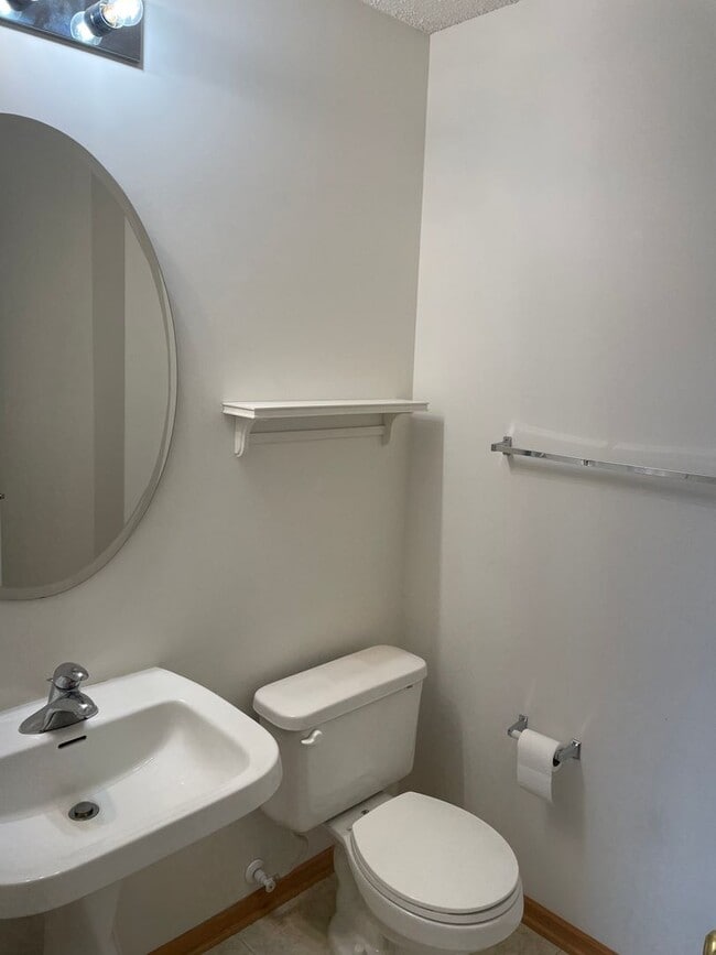 Building Photo - Charming 2 Bd /2 Ba Townhouse in Savage wi...