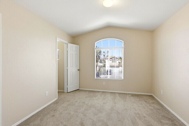 Building Photo - 4 bedroom with NO HOA! New Appliances & New Carpet!