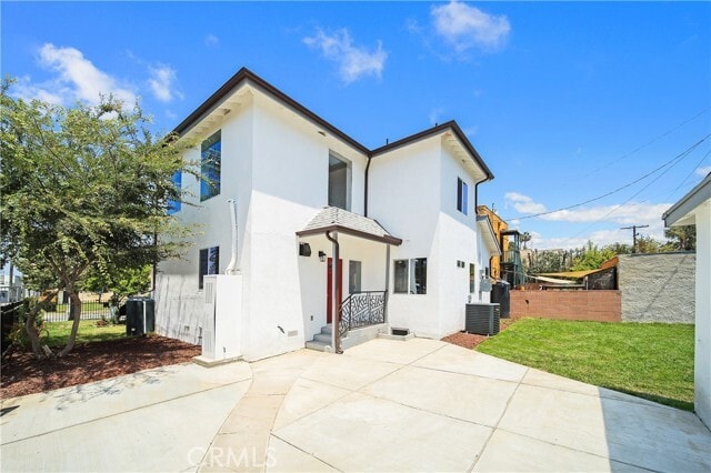 Building Photo - 1372 Carmona Ave