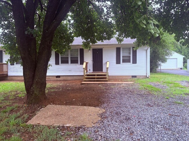 Building Photo - Cozy Colonial Duplex