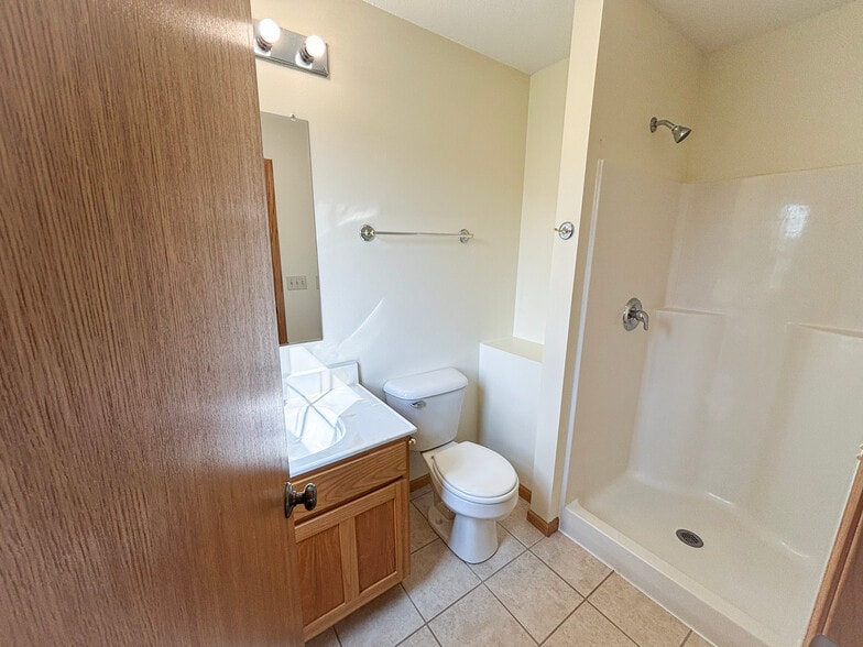 Building Photo - 5562 165th St E