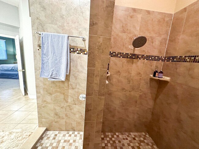 Building Photo - 3 Bed/ 2.5 Bath Pet Friendly Home!
