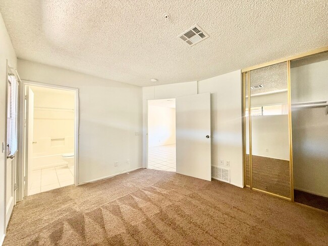 Building Photo - 44620 San Rafael Ave
