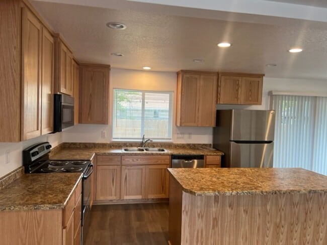 Building Photo - 1106-1108 W 11TH