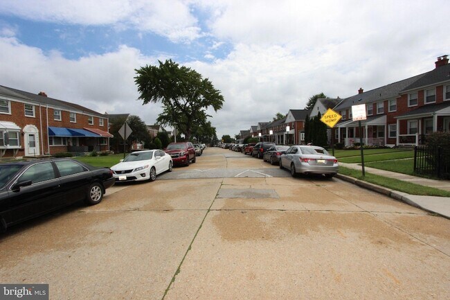 Building Photo - 1612 Sherwood Ave