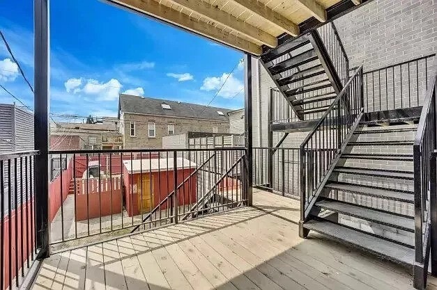 Building Photo - 1851 W Dickens Ave