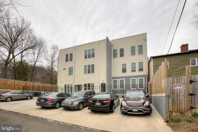 Building Photo - 1220 19th St NE
